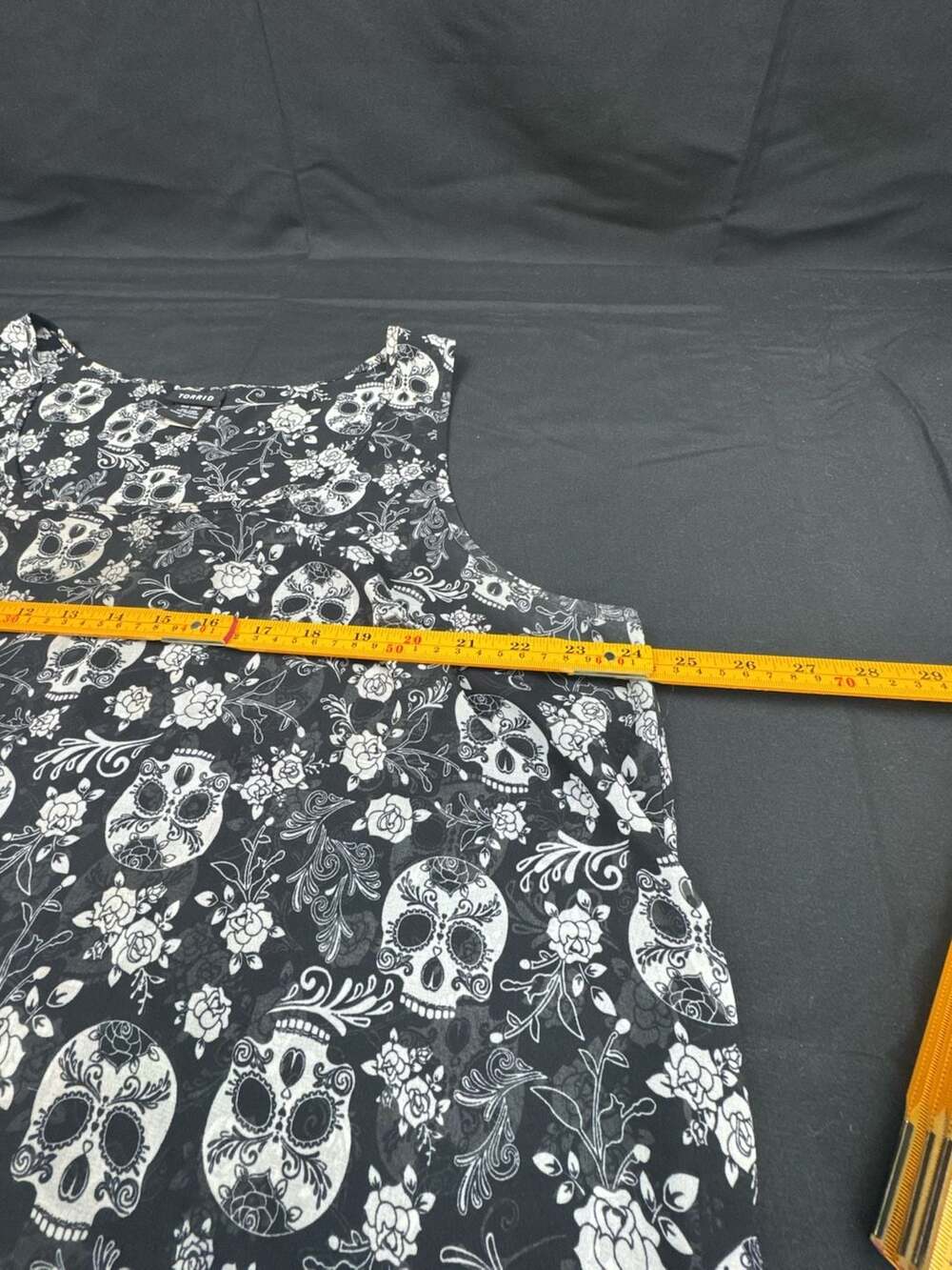 Torrid Skull Floral Tank Top Size 2 Black White Chiffon A-Line - Picture 4 of 7